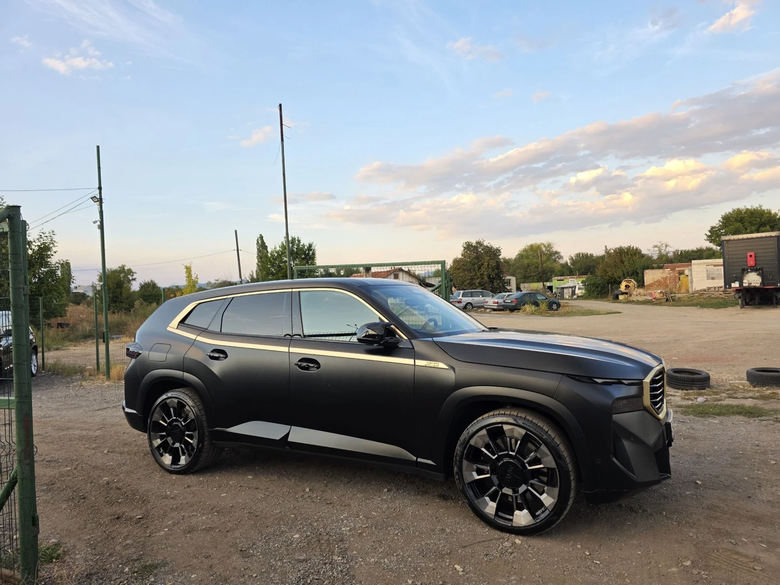 BMW XM  гаранционен хибрид бензин full екстри за модела - изображение 4