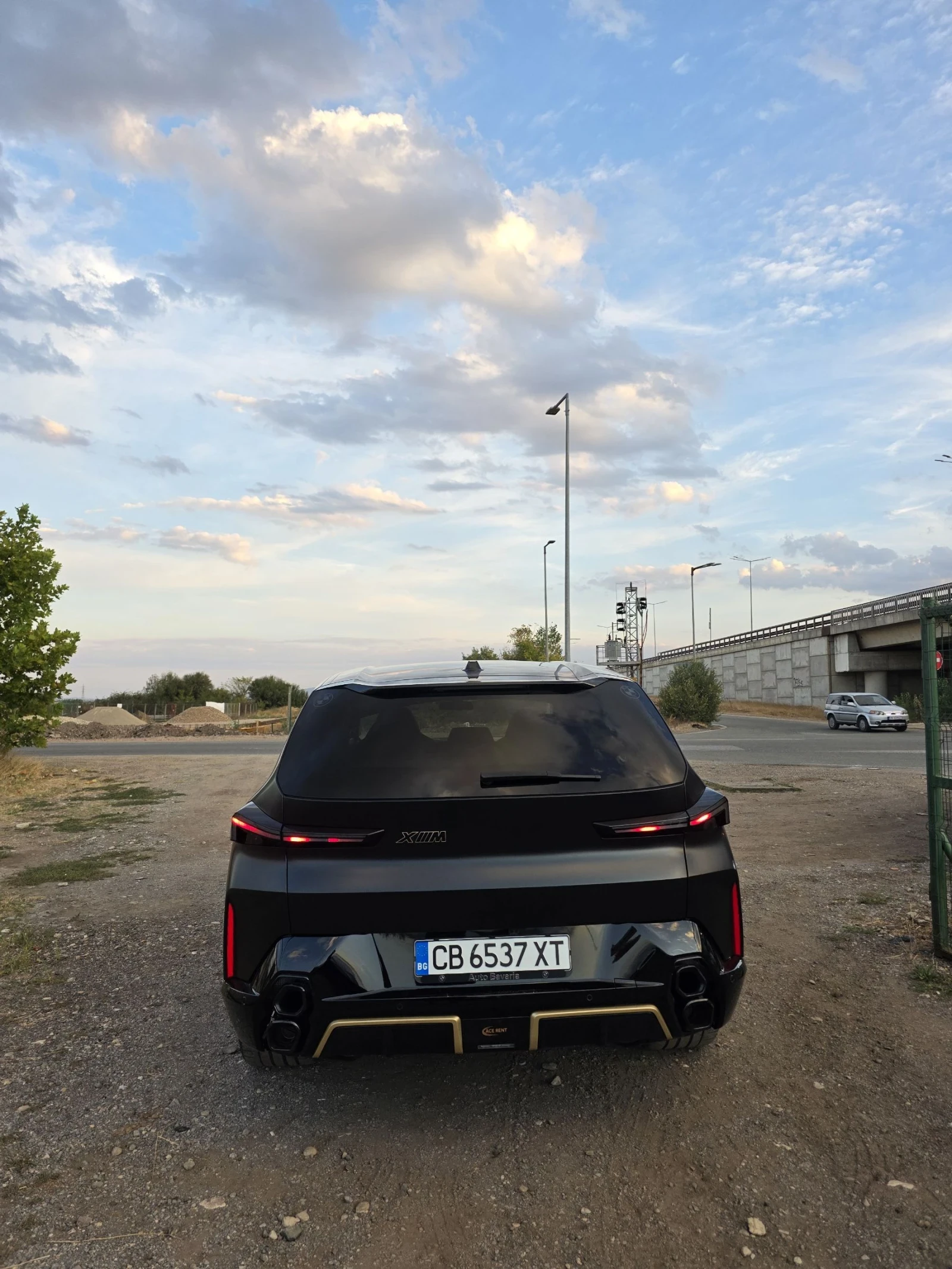 BMW XM  гаранционен хибрид бензин full екстри за модела - изображение 5