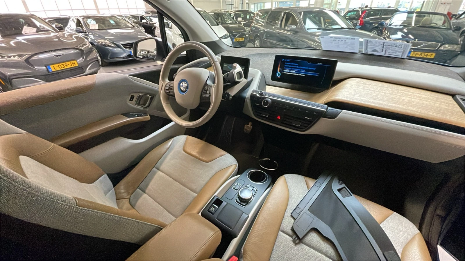 BMW i3 * 60 Ah * АВТОФИНАНСИРАНЕ*  - изображение 10