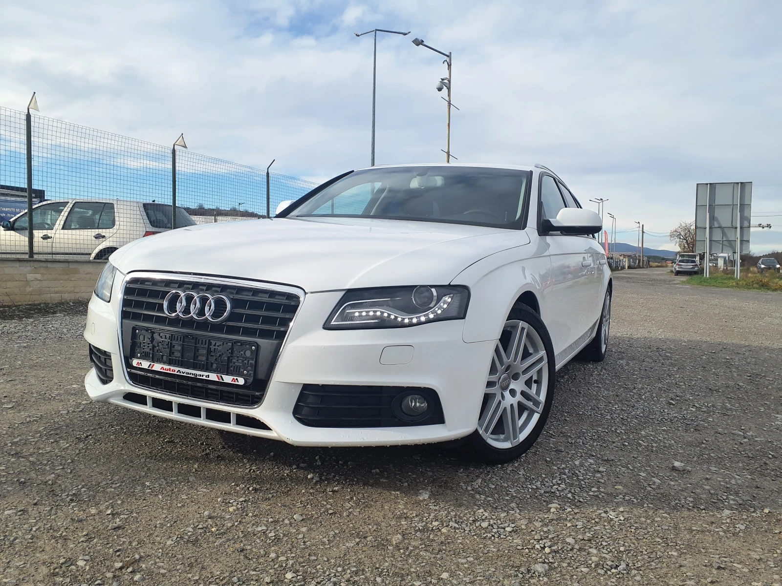 Audi A4 2.0 TDI-143 FULL LED KSENON AUTOMAT - изображение 2