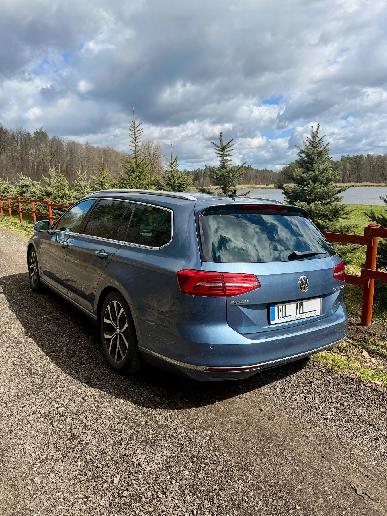 VW Passat B8 Bluemotion, снимка 2 - Автомобили и джипове - 54393091