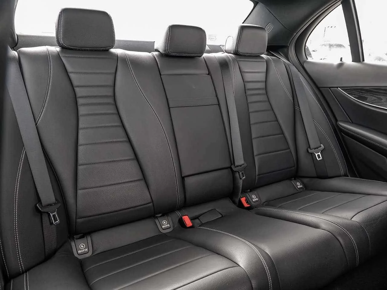 Mercedes-Benz E 400 * Фиксирана цена до БГ * 51к км! * От Mercedes * , снимка 15 - Автомобили и джипове - 54452068