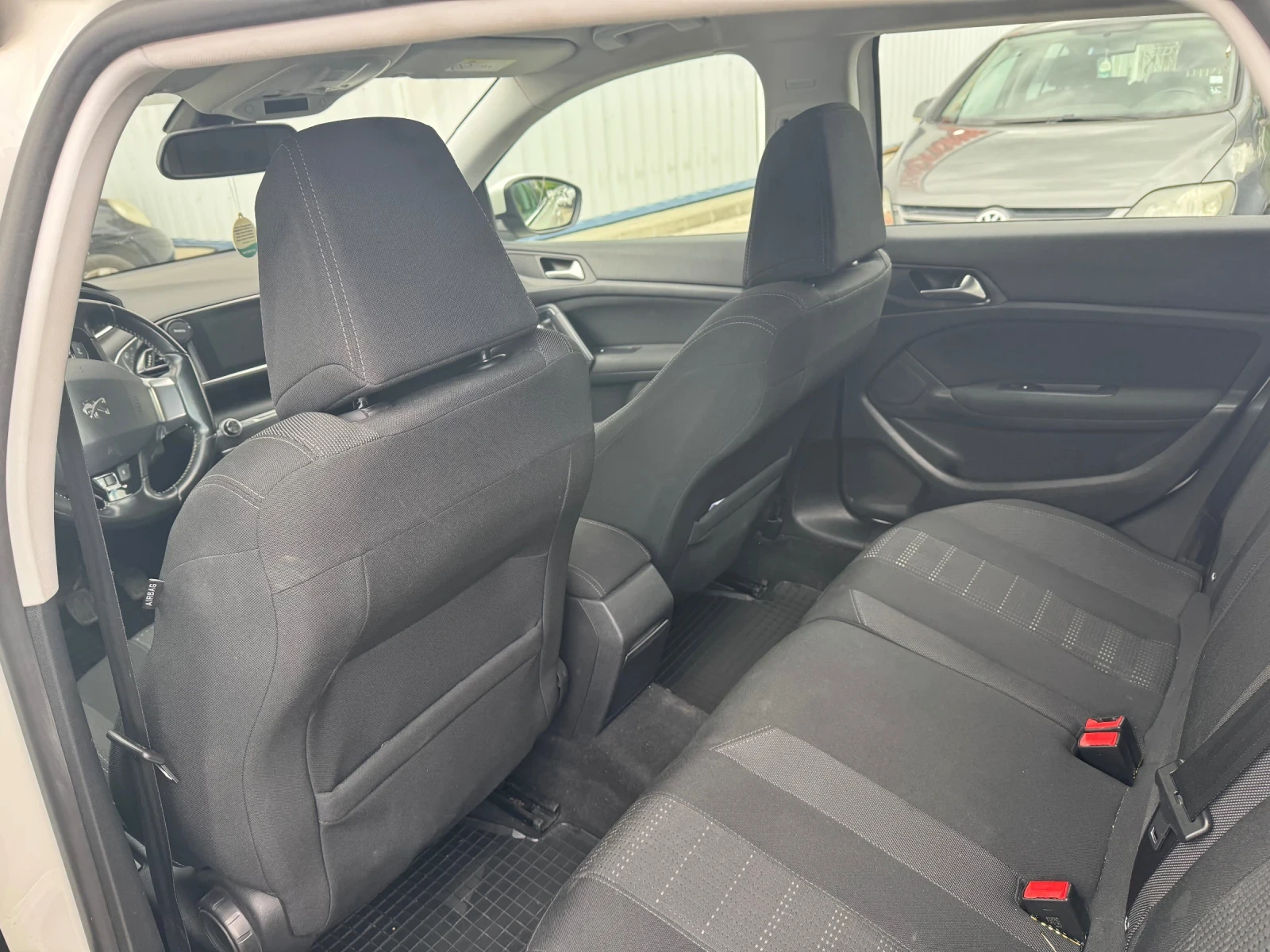 Peugeot 308 1.2T, снимка 8 - Автомобили и джипове - 54509492
