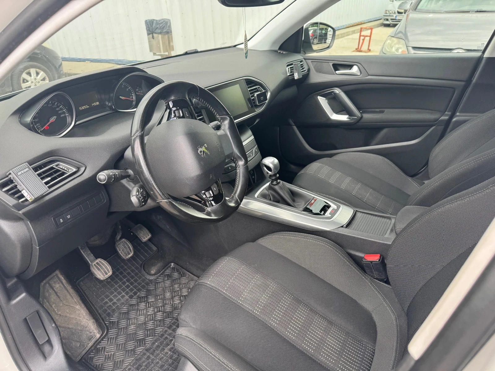 Peugeot 308 1.2T, снимка 5 - Автомобили и джипове - 54509492