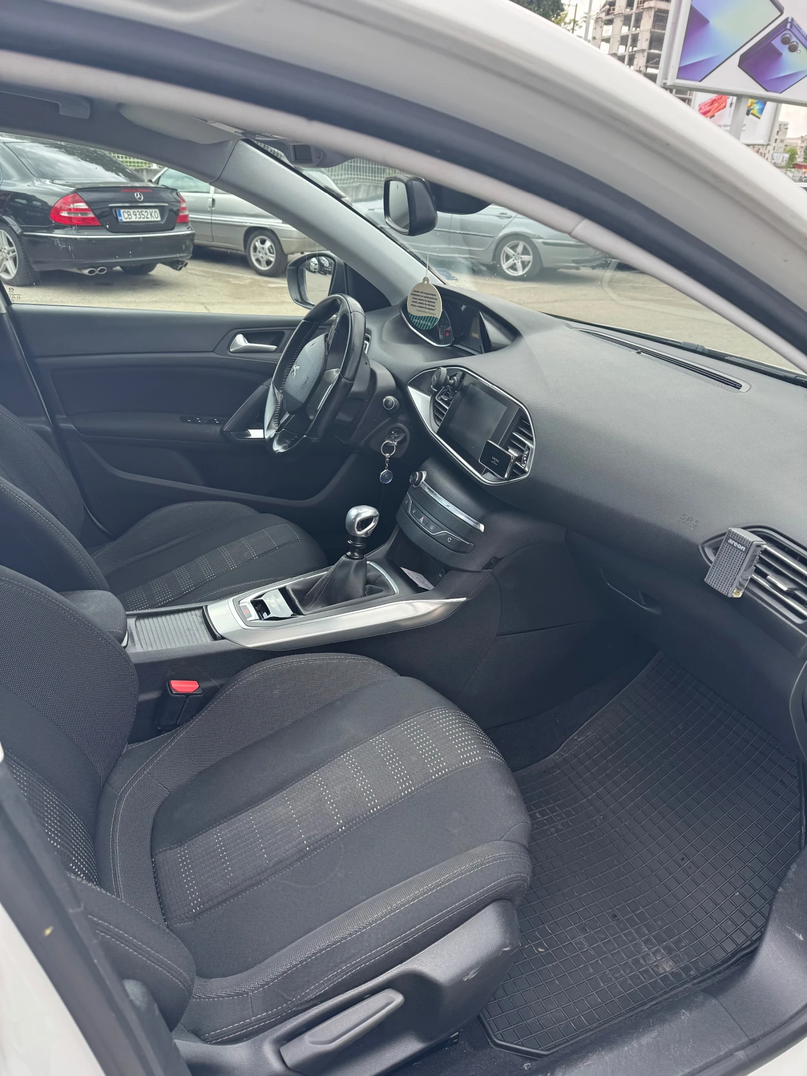 Peugeot 308 1.2T, снимка 6 - Автомобили и джипове - 54509492