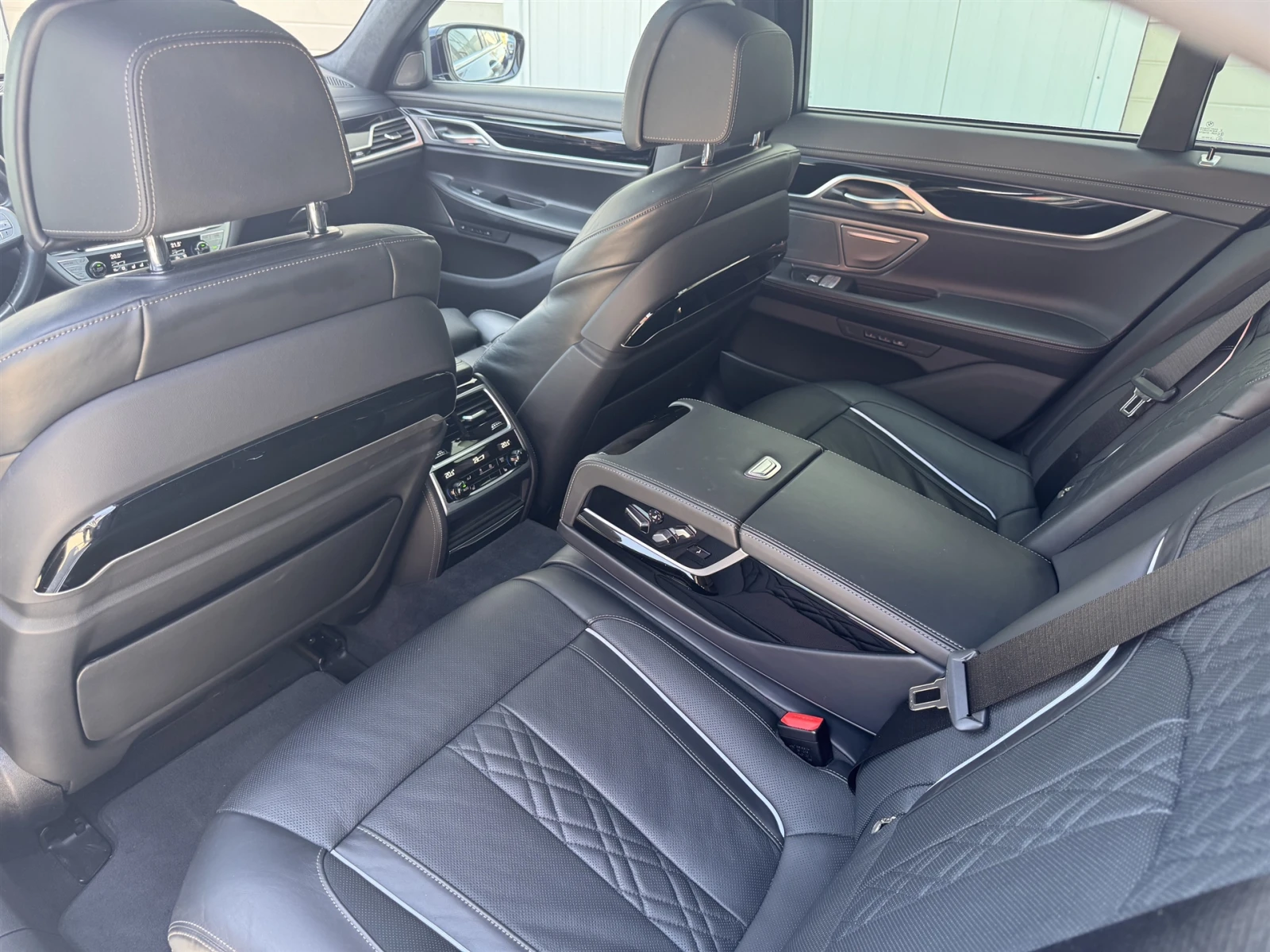 BMW 740 xDrive Sedan, снимка 14 - Автомобили и джипове - 54868921