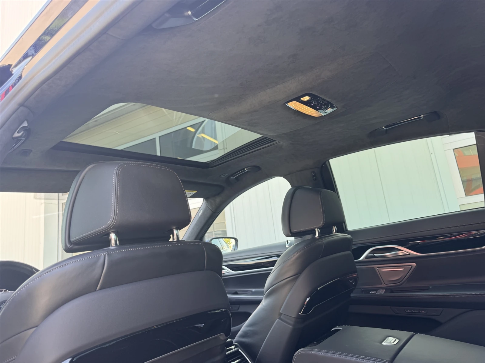 BMW 740 xDrive Sedan, снимка 17 - Автомобили и джипове - 54868921