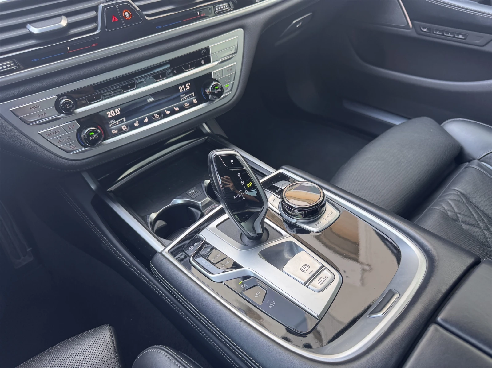 BMW 740 xDrive Sedan, снимка 11 - Автомобили и джипове - 54868921