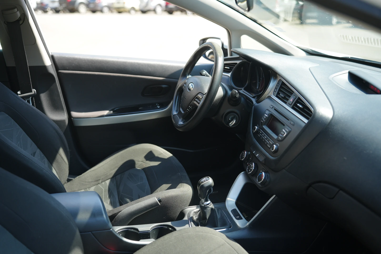 Kia Ceed 1.6 CRDi, снимка 8 - Автомобили и джипове - 55647125