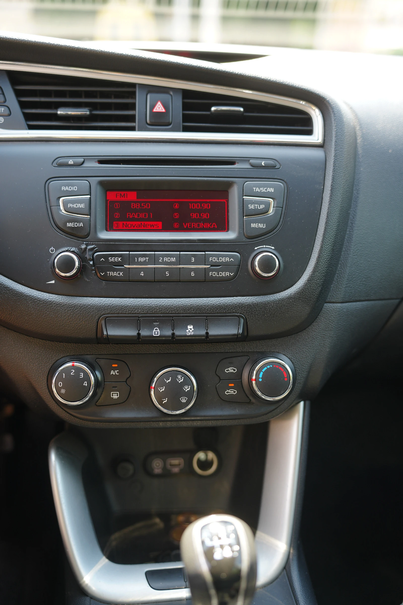 Kia Ceed 1.6 CRDi, снимка 5 - Автомобили и джипове - 55647125