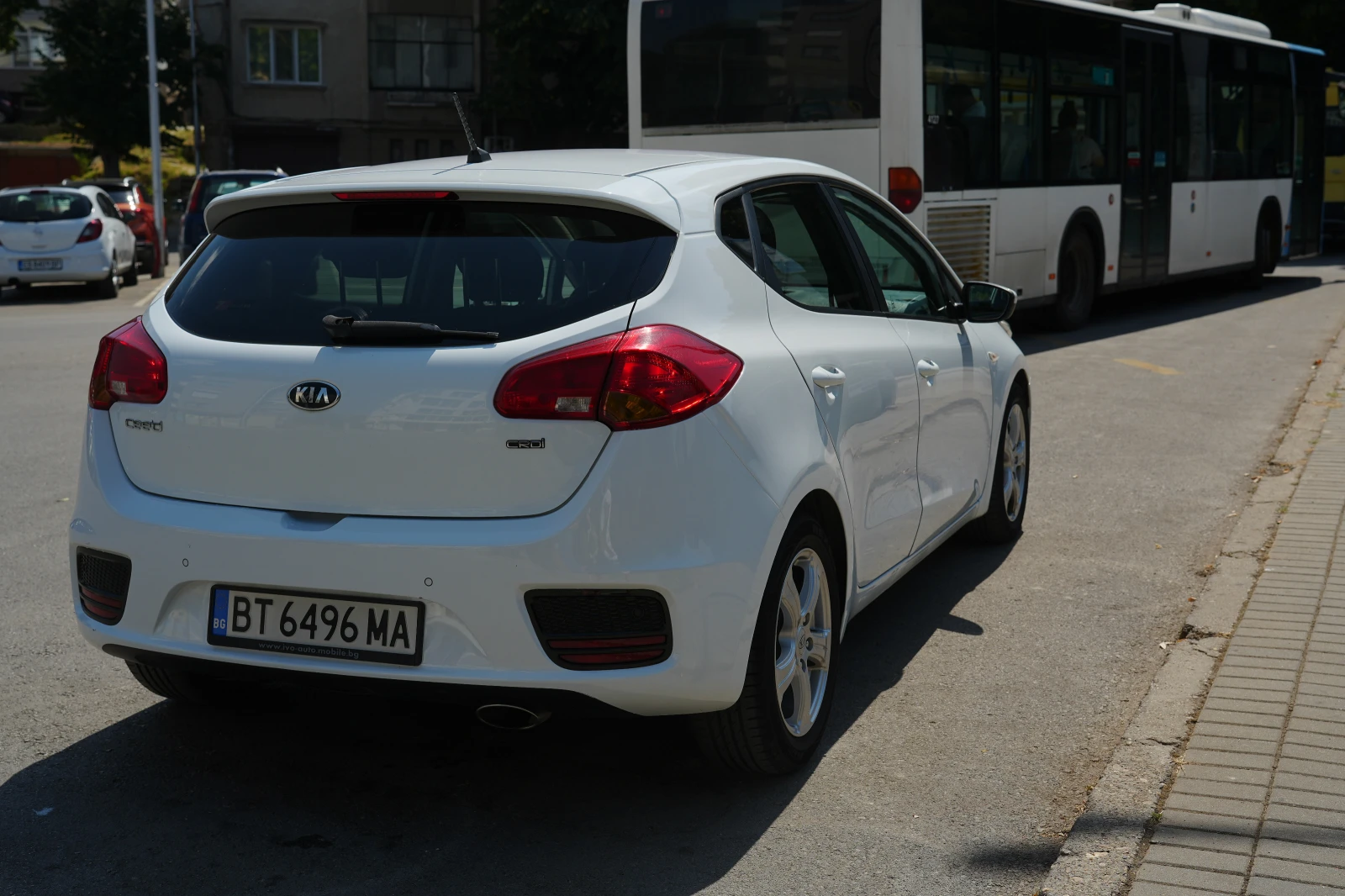 Kia Ceed 1.6 CRDi, снимка 3 - Автомобили и джипове - 55647125