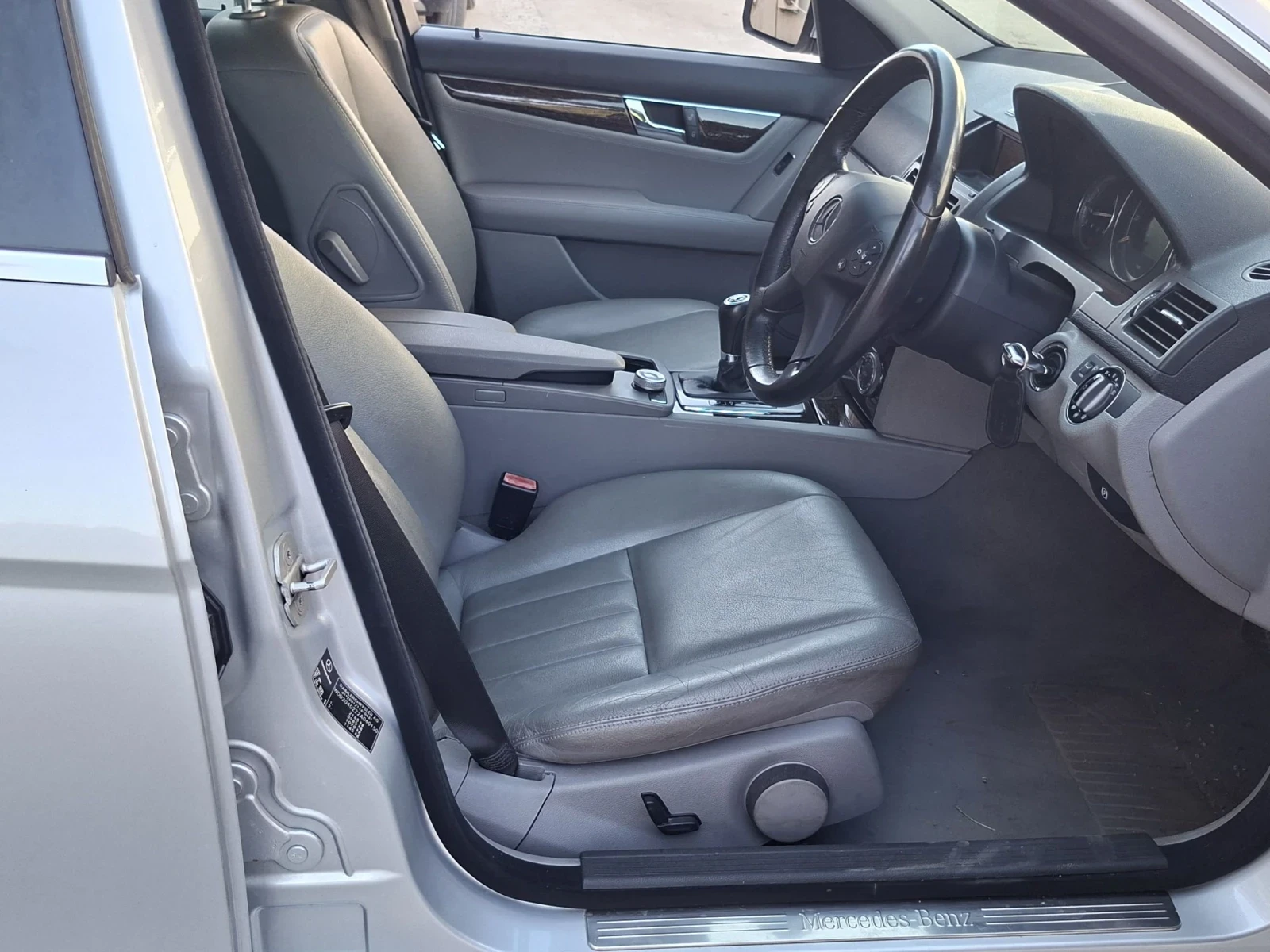 Mercedes-Benz C 320, снимка 6 - Автомобили и джипове - 55908453
