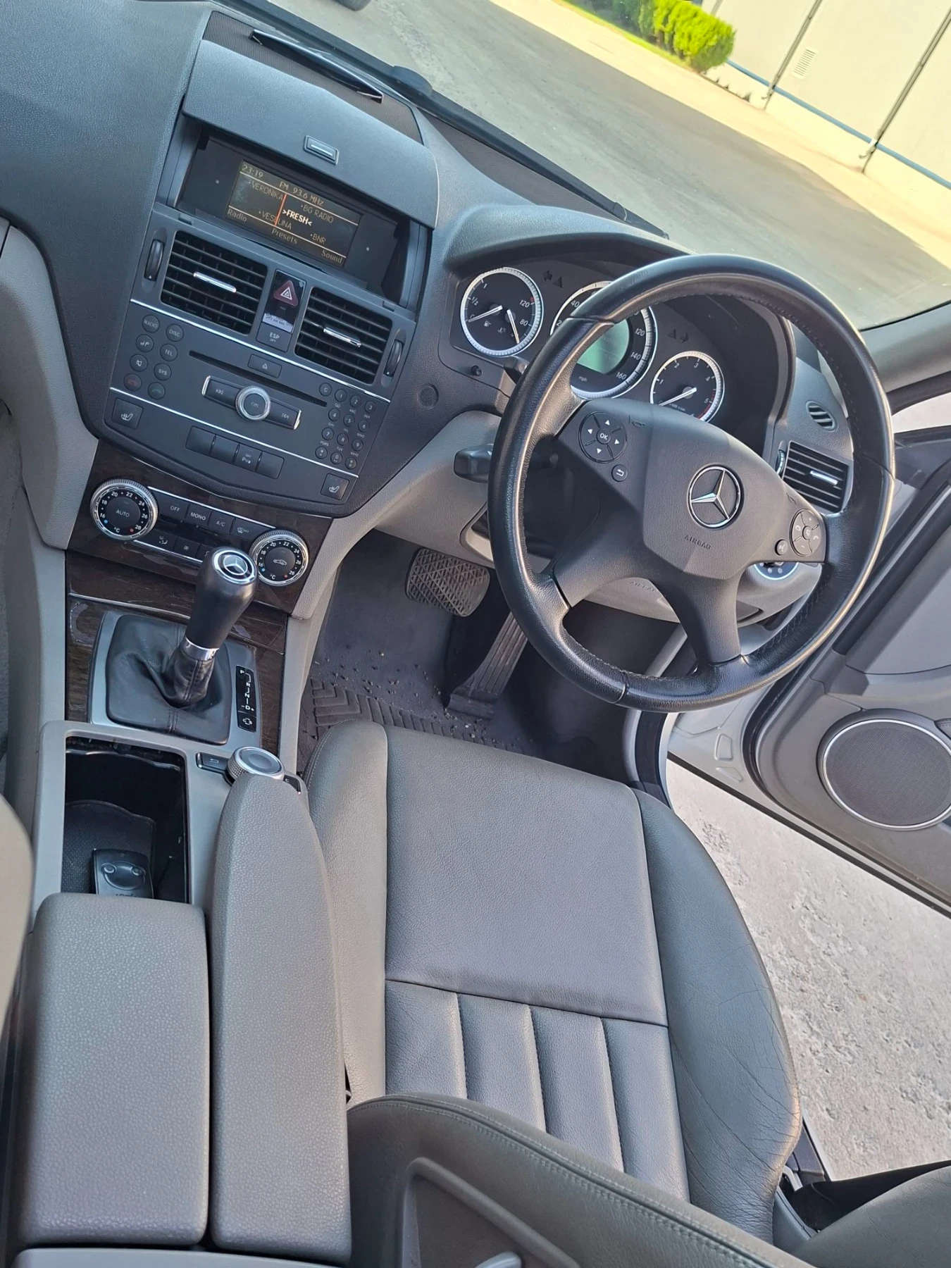 Mercedes-Benz C 320, снимка 9 - Автомобили и джипове - 55908453
