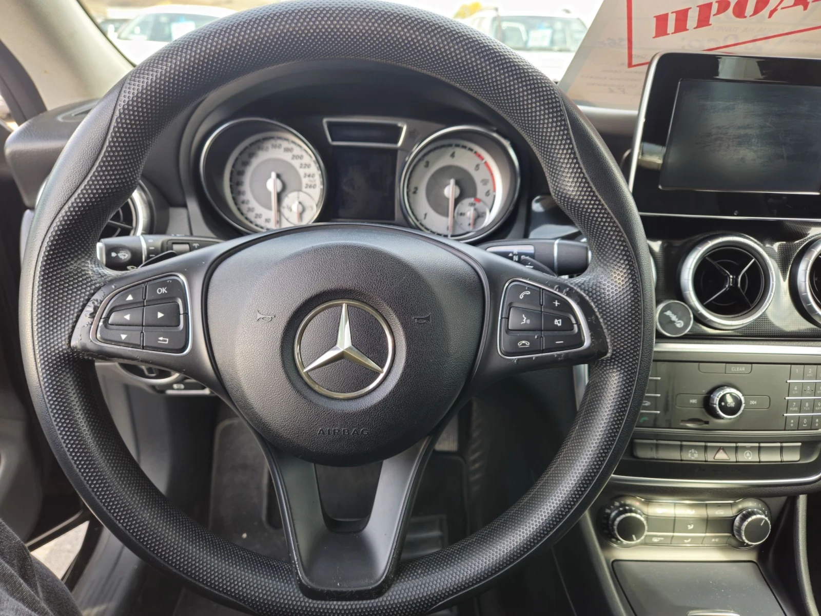 Mercedes-Benz CLA 200 200, снимка 8 - Автомобили и джипове - 56723257