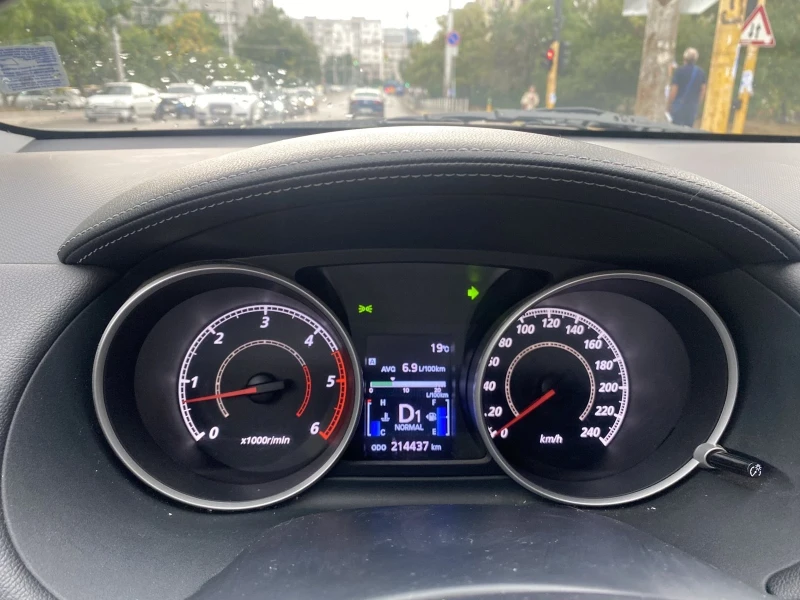 Mitsubishi Outlander 2.2, снимка 9 - Автомобили и джипове - 52530655