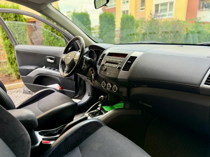 Mitsubishi Outlander 2.2, снимка 6 - Автомобили и джипове - 52530655
