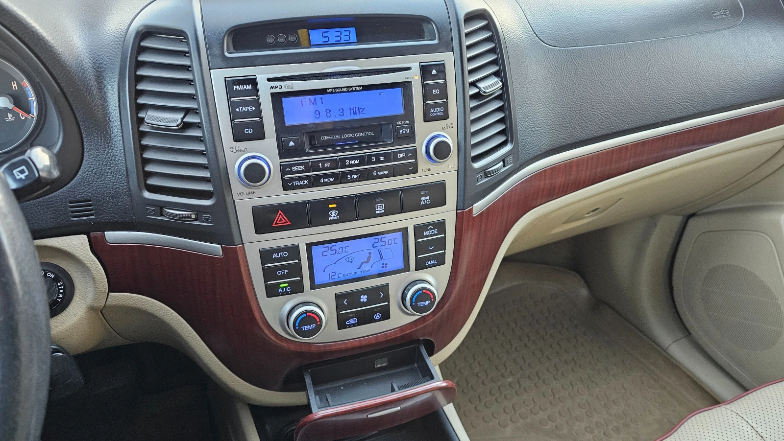 Hyundai Santa fe 2.2 CRDI 4WD Първи Собственик закупен от Хюндай БГ, снимка 13 - Автомобили и джипове - 53804367