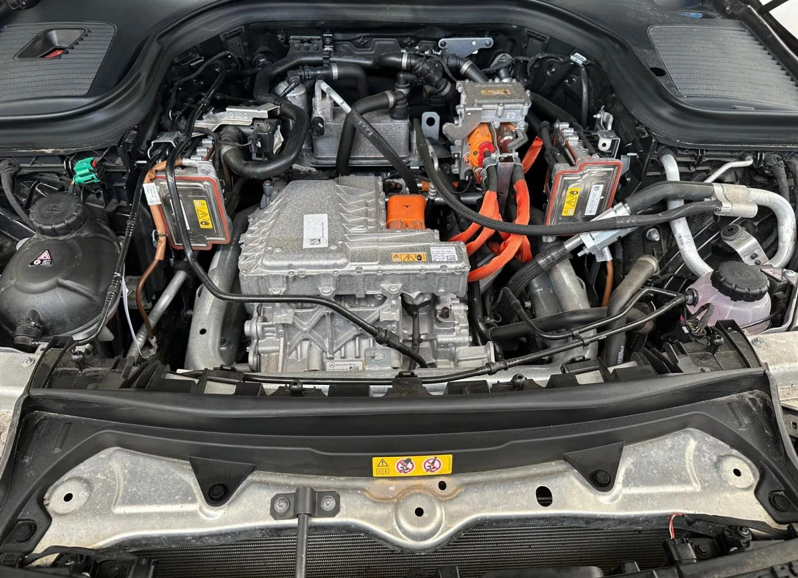 Mercedes-Benz EQC 400/4MATIC/408HP/CAM/LED/NAVI/ACC/KLESS/980g, снимка 14 - Автомобили и джипове - 53973604