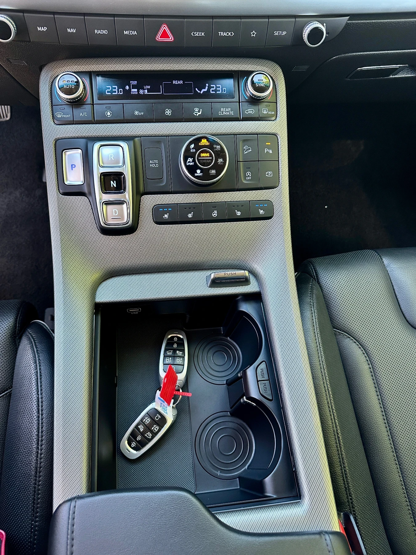 Hyundai Palisade НАЛИЧНА, 4X4, 7 МЕСТА, 360 КАМЕРА, снимка 15 - Автомобили и джипове - 54007807