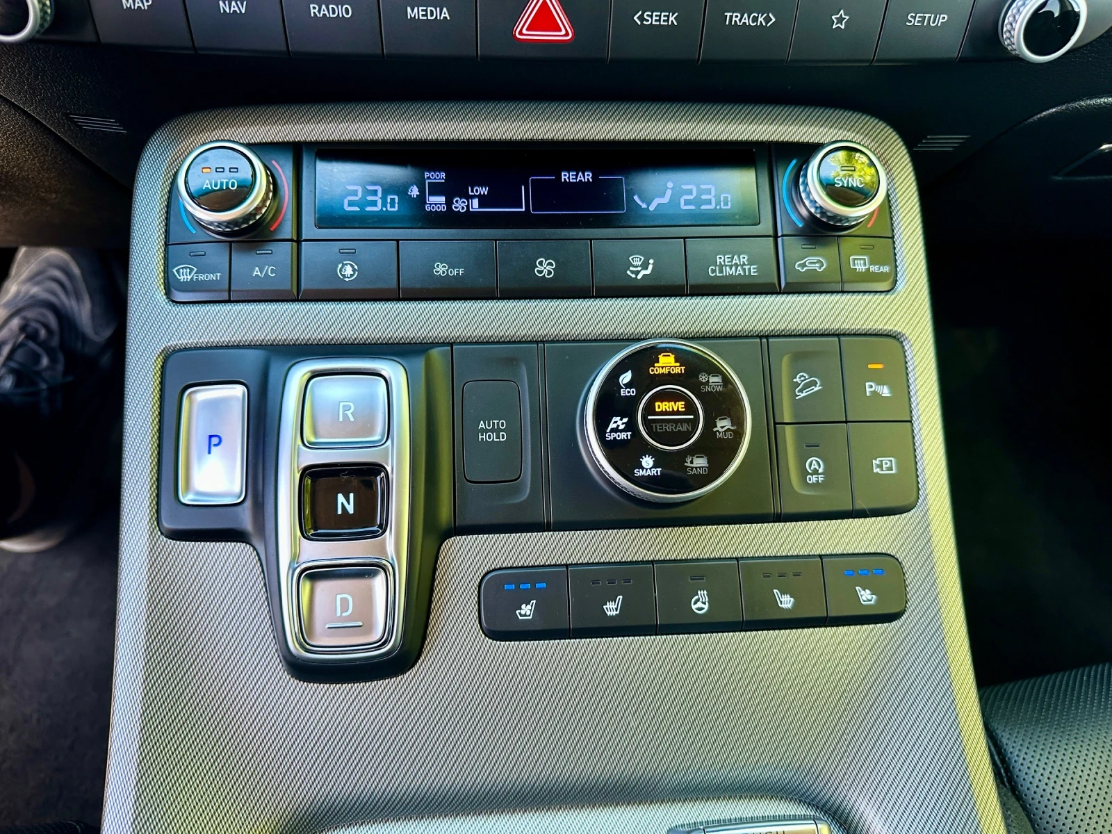 Hyundai Palisade НАЛИЧНА, 4X4, 7 МЕСТА, 360 КАМЕРА, снимка 12 - Автомобили и джипове - 54007807