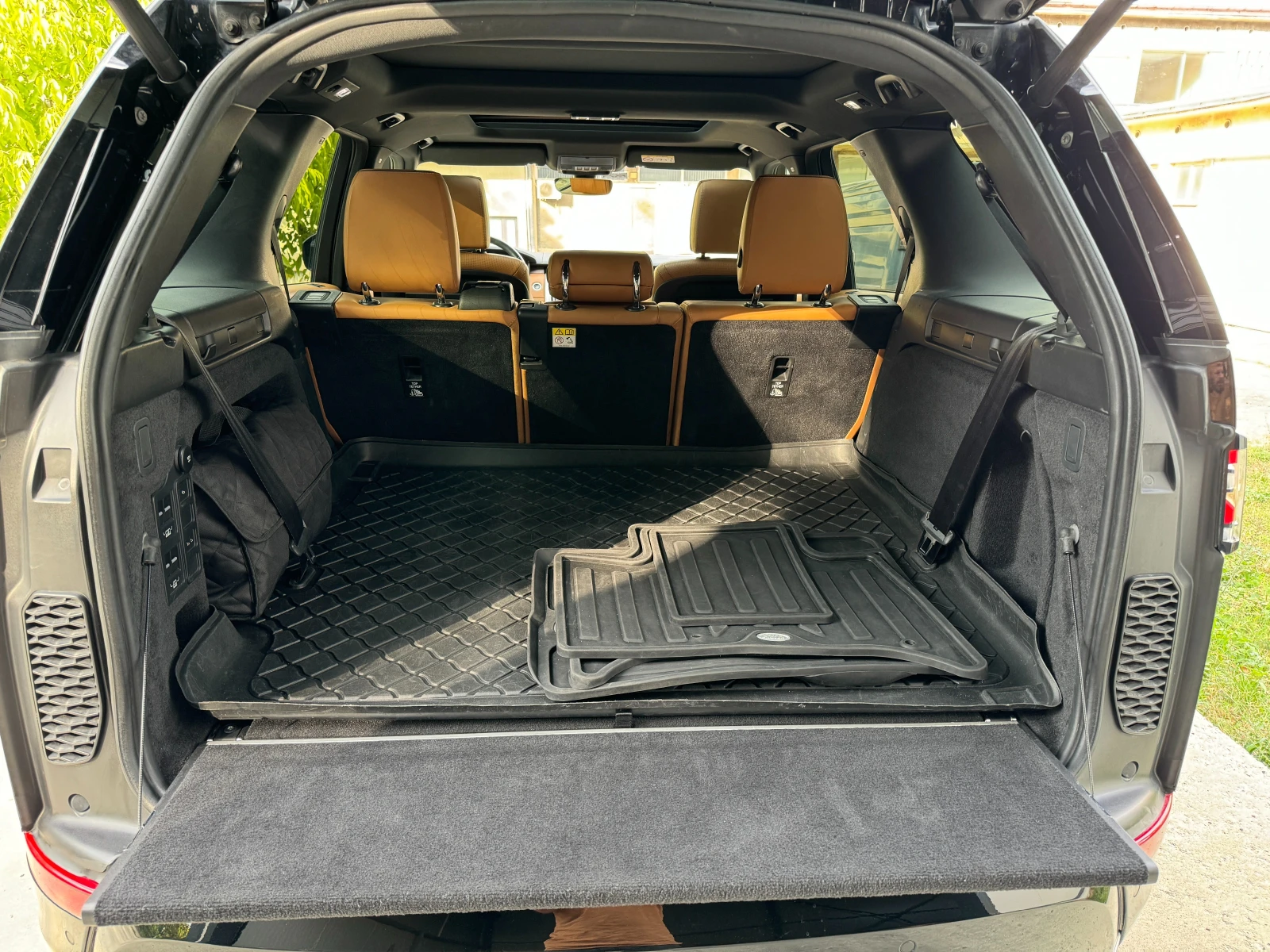 Land Rover Discovery HSE Luxury, снимка 16 - Автомобили и джипове - 54651889