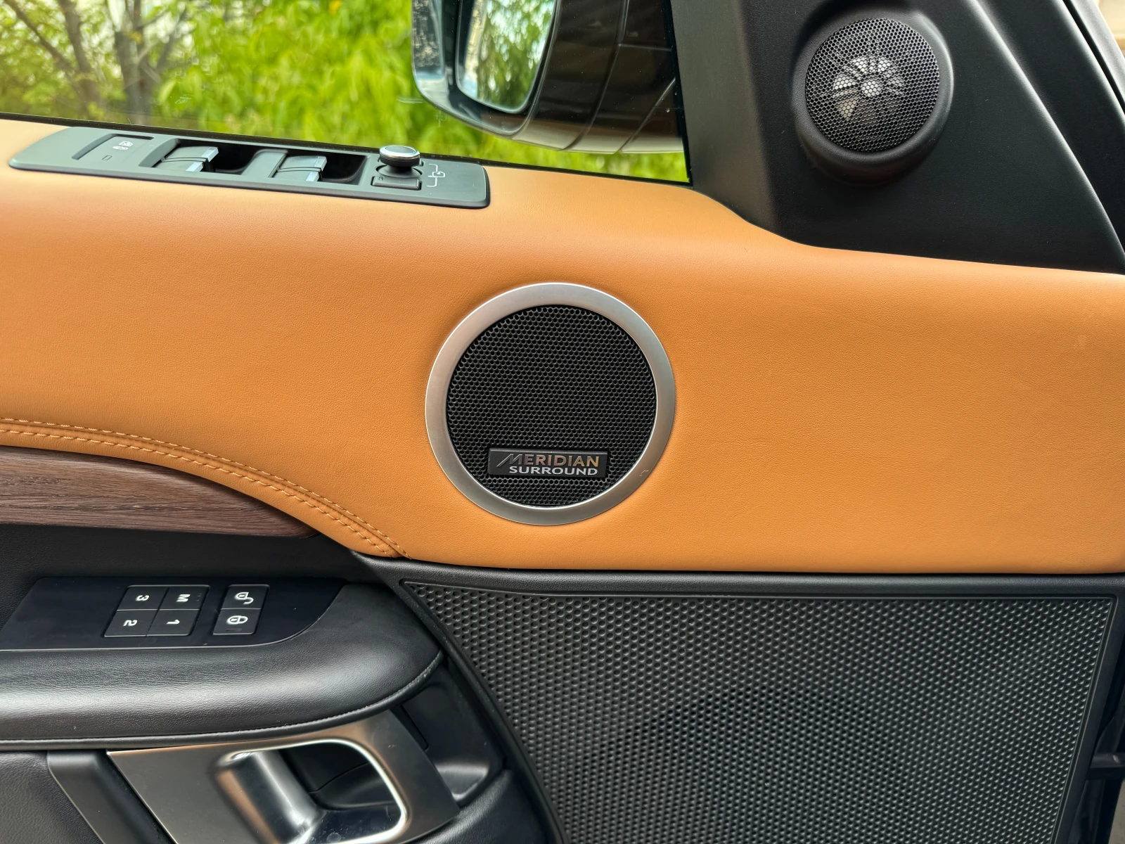 Land Rover Discovery HSE Luxury, снимка 10 - Автомобили и джипове - 54651889