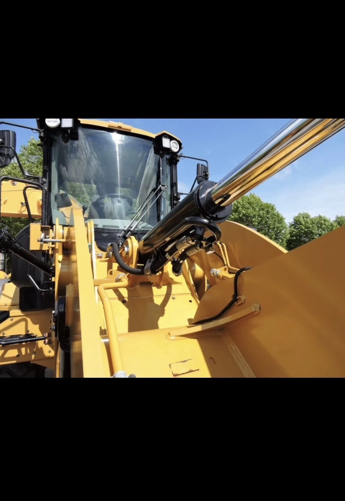 Челен товарач Caterpillar CATERPILLAR 938M - изображение 4