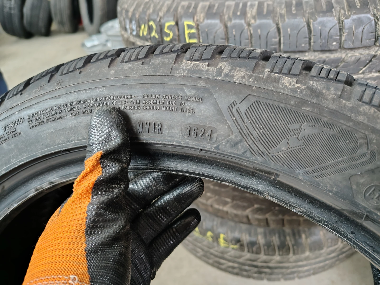 Гуми Зимни 225/45R18, снимка 6 - Гуми и джанти - 55840429