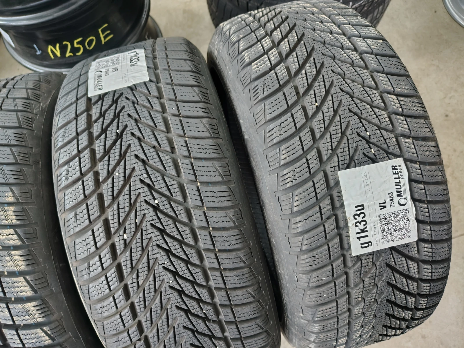 Гуми Зимни 225/45R18, снимка 3 - Гуми и джанти - 55840429