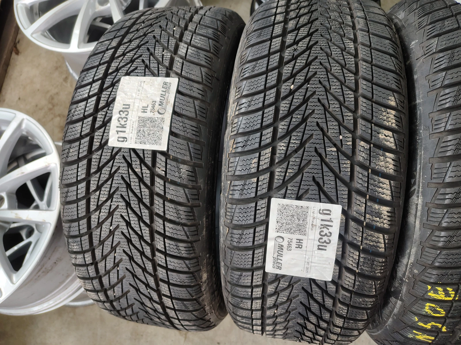 Гуми Зимни 225/45R18, снимка 2 - Гуми и джанти - 55840429