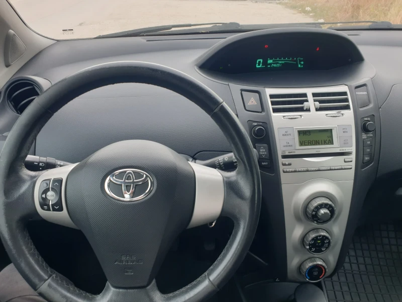 Toyota Yaris 1.4 D4D, снимка 14 - Автомобили и джипове - 47896547