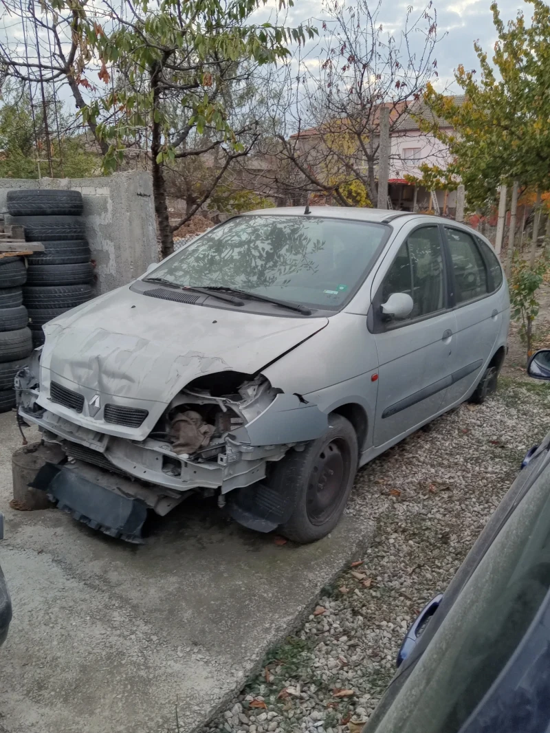 Renault Scenic 1.6i, снимка 3 - Автомобили и джипове - 48081768