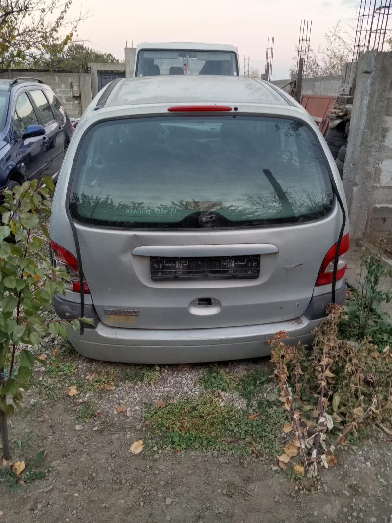 Renault Scenic 1.6i, снимка 5 - Автомобили и джипове - 48081768