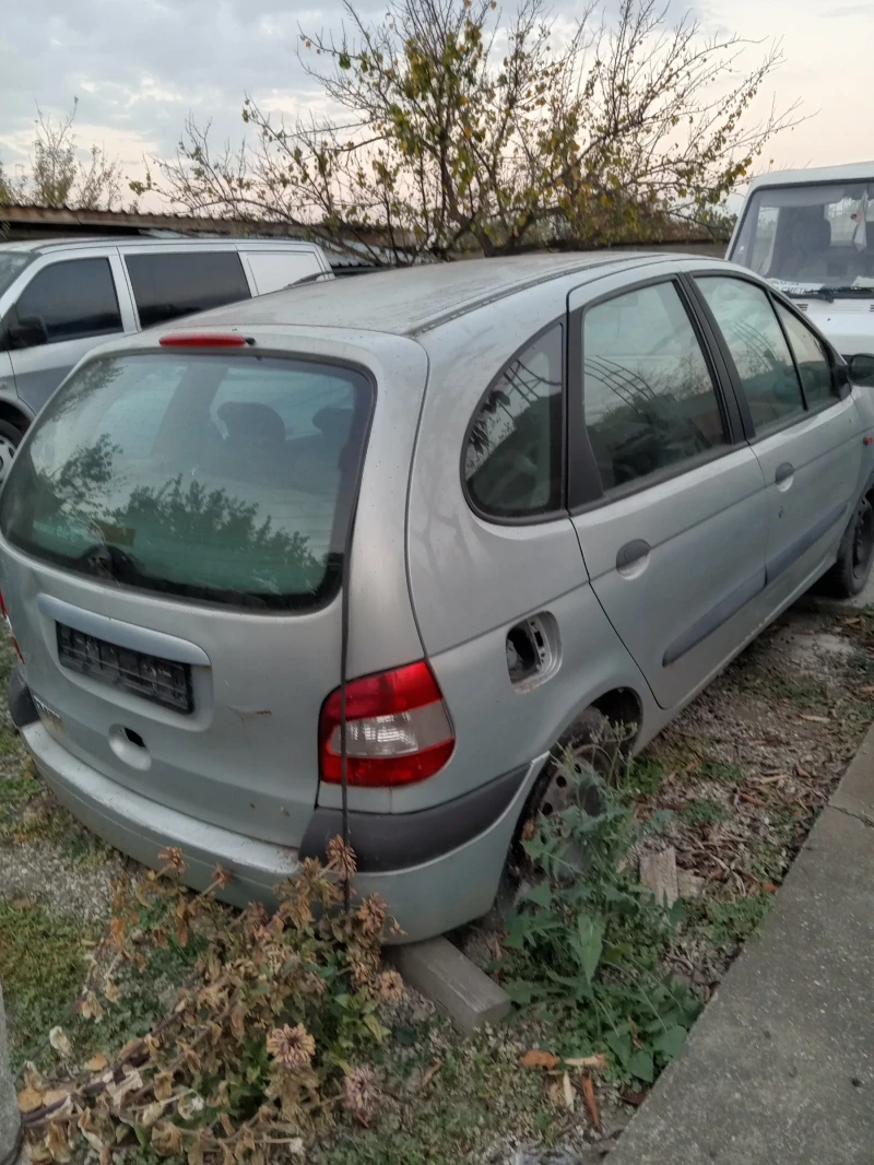 Renault Scenic 1.6i, снимка 6 - Автомобили и джипове - 48081768