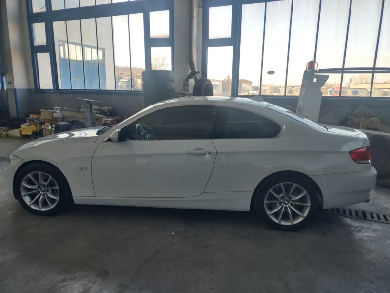 BMW 330 2009 X-Drive, снимка 7 - Автомобили и джипове - 48602430