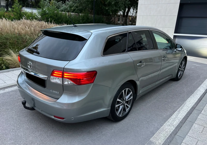 Toyota Avensis 2.0 D4D 126к.с. EXECUTIVE РЕГИСТРИРАНА, снимка 4 - Автомобили и джипове - 52125131