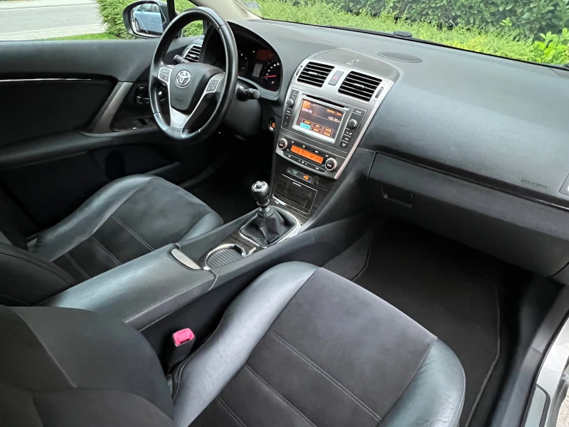 Toyota Avensis 2.0 D4D 126к.с. EXECUTIVE РЕГИСТРИРАНА, снимка 10 - Автомобили и джипове - 52125131