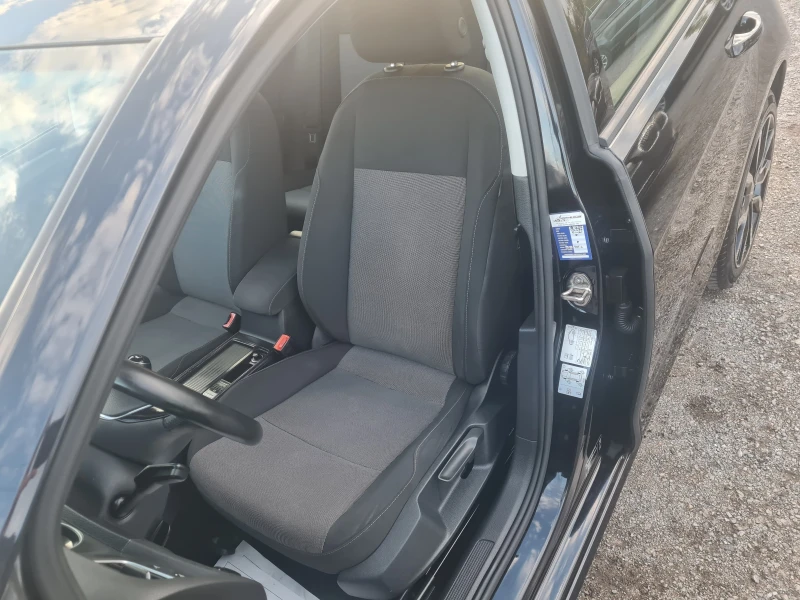 VW Golf 1.6TDI ПЕРФЕКТЕН, снимка 13 - Автомобили и джипове - 51962091