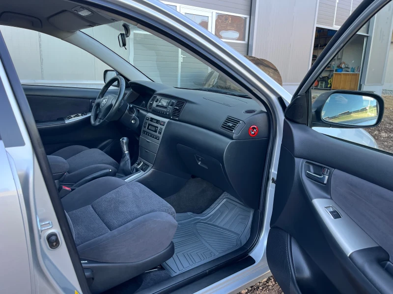 Toyota Corolla 2.0D4-D 76хил км, снимка 8 - Автомобили и джипове - 52428346
