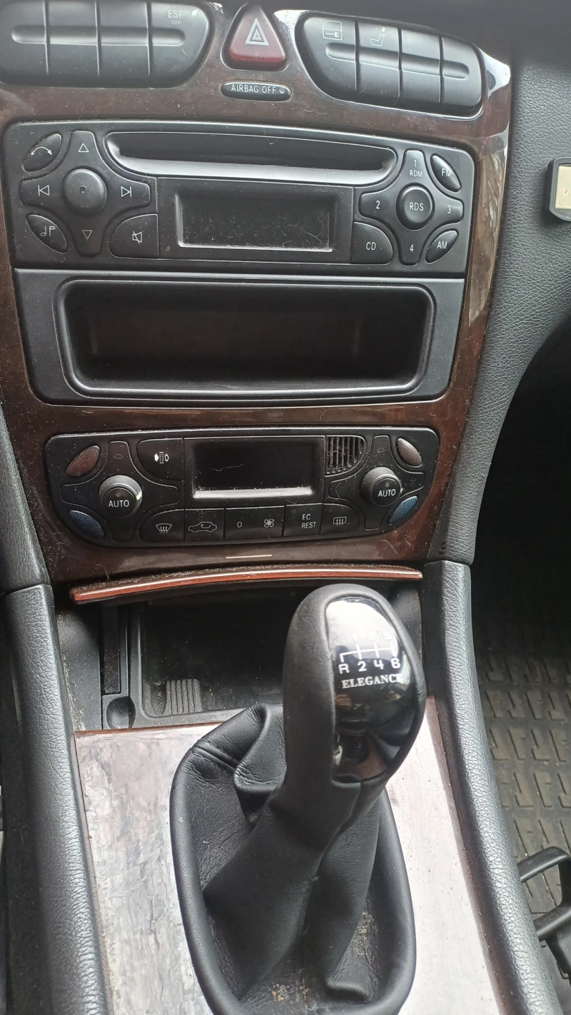 Mercedes-Benz C 200, снимка 10 - Автомобили и джипове - 53285395