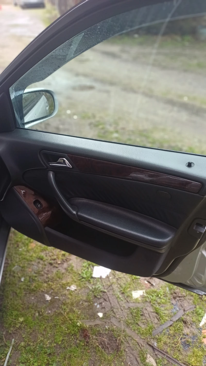 Mercedes-Benz C 200, снимка 9 - Автомобили и джипове - 53285395