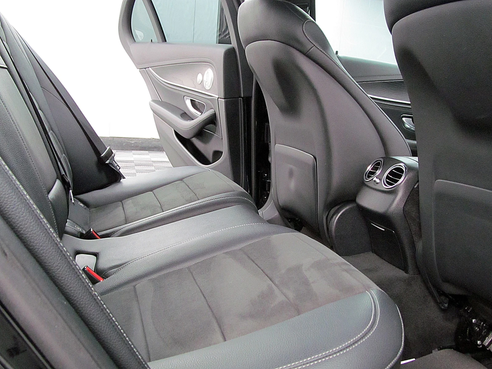 Mercedes-Benz E 220 AMG/360-Kamera/FACE/9gt/DIGITAL/СОБСТВЕН ЛИЗИНГ - изображение 9