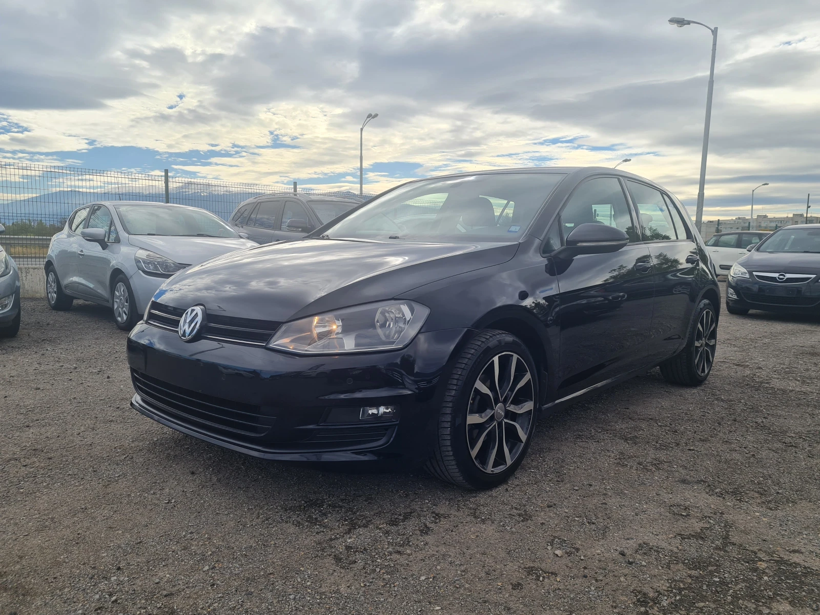 VW Golf 1.6TDI ПЕРФЕКТЕН - изображение 2