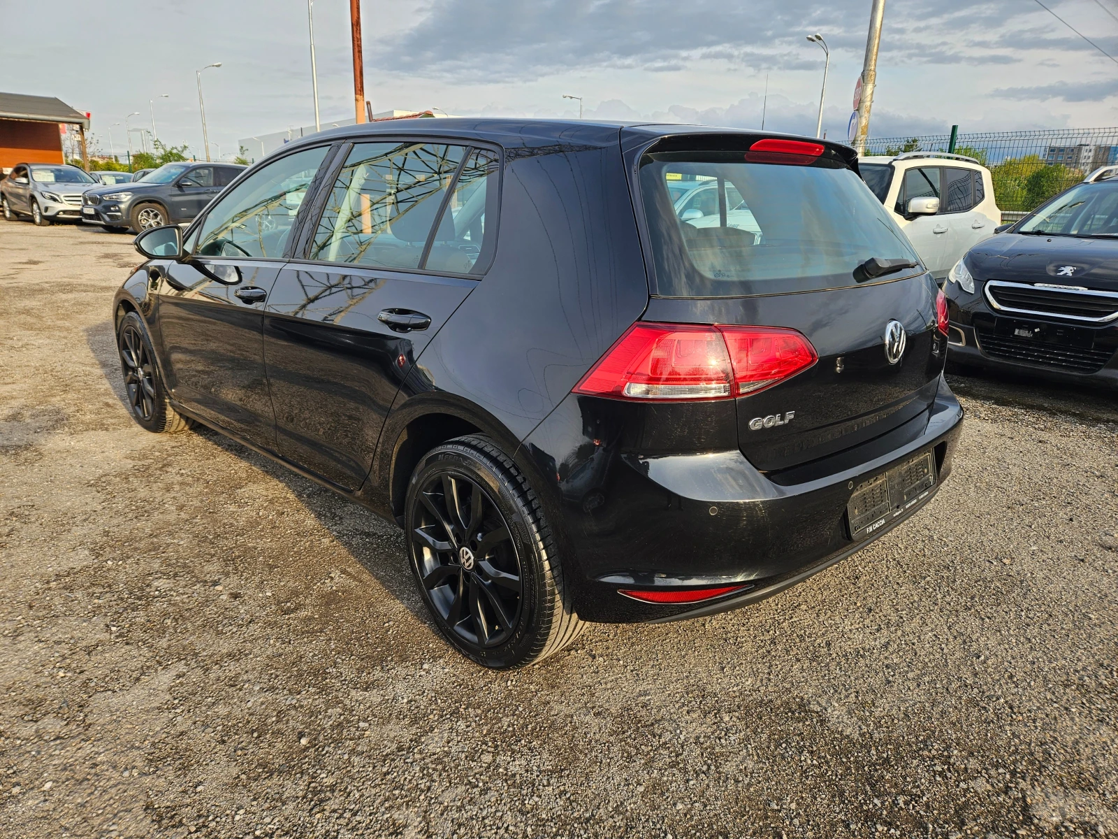 VW Golf 1.6TDI ПЕРФЕКТЕН, снимка 5 - Автомобили и джипове - 51962091