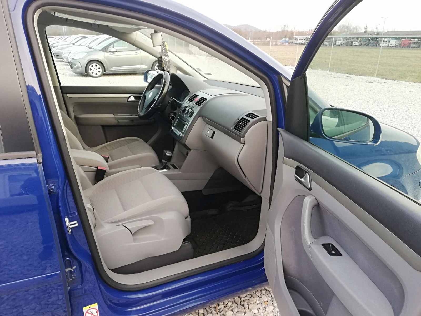 VW Touran 1.4tsi avtomat klima, снимка 14 - Автомобили и джипове - 53855088