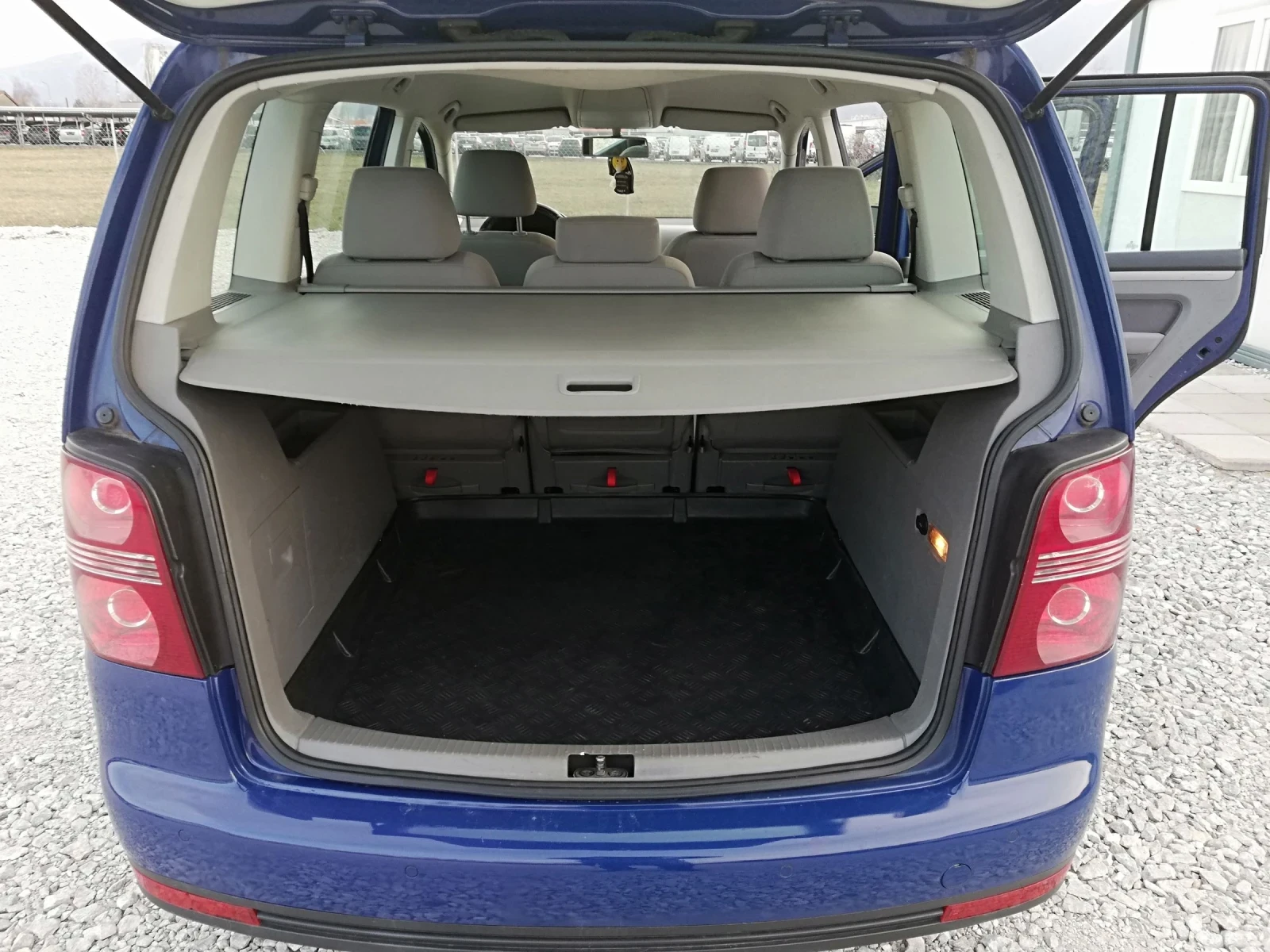 VW Touran 1.4tsi avtomat klima, снимка 11 - Автомобили и джипове - 53855088