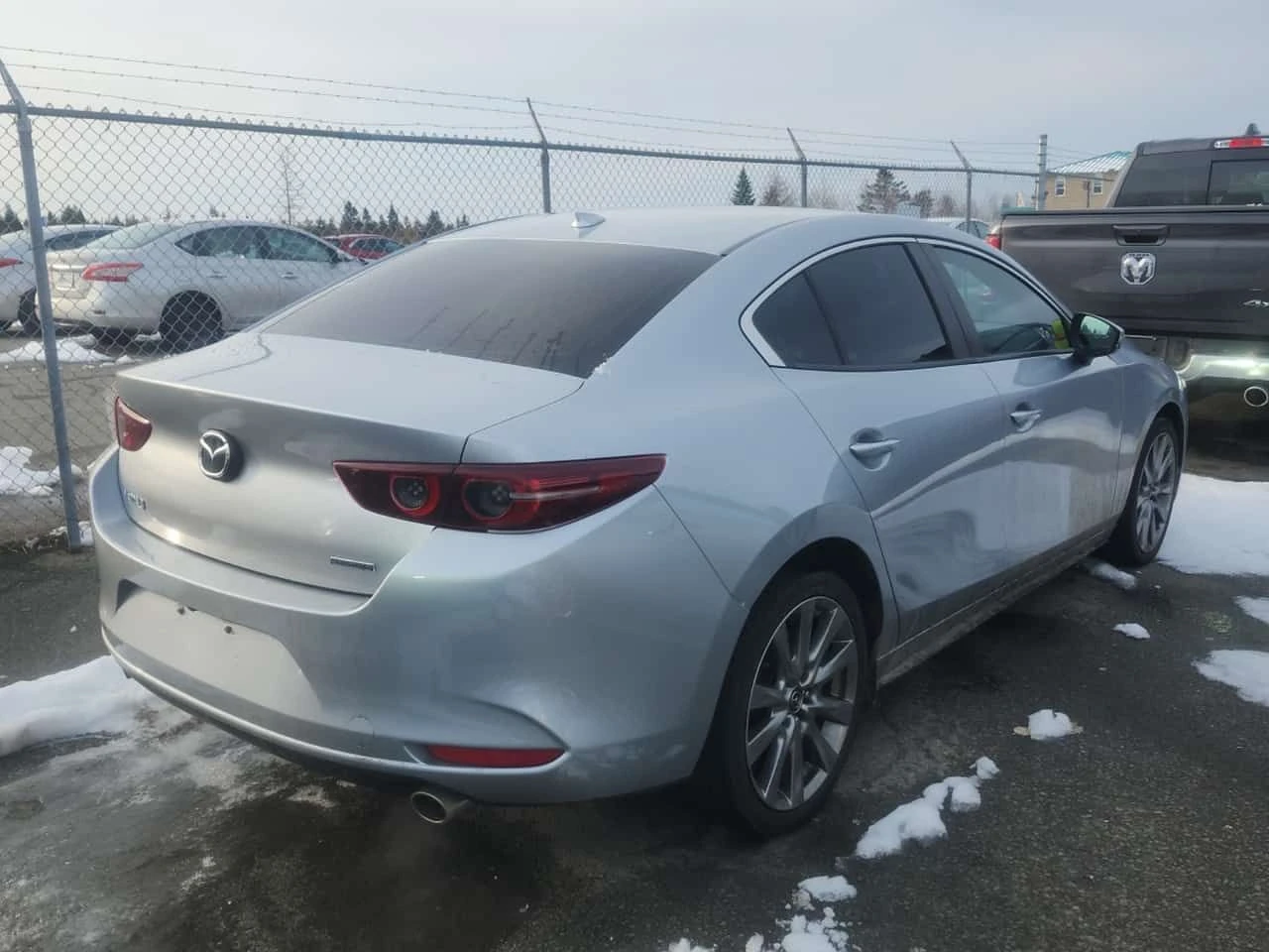 Mazda 3  GT SKYACTIV| PANORAMA| ��������| CARFAX | Mobile.bg � ����������� 3