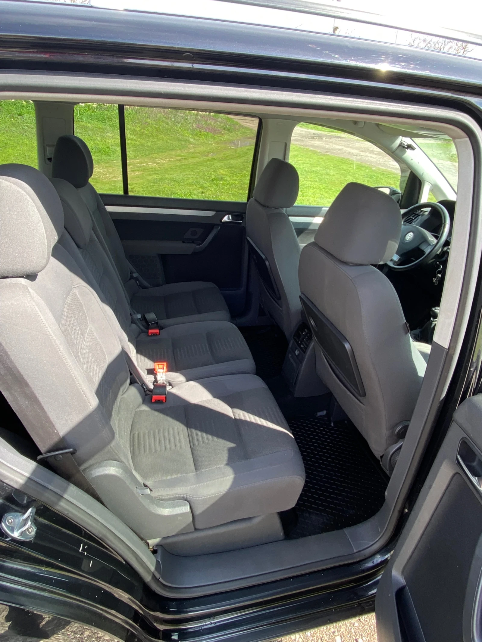 VW Touran, снимка 11 - Автомобили и джипове - 54007868