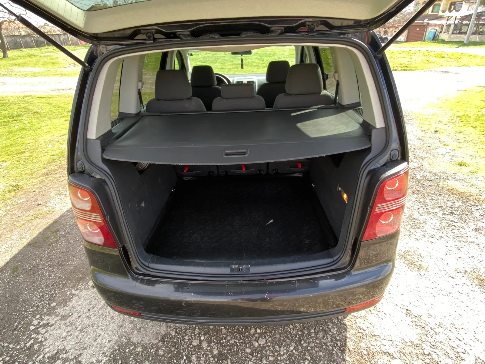 VW Touran, снимка 14 - Автомобили и джипове - 54007868