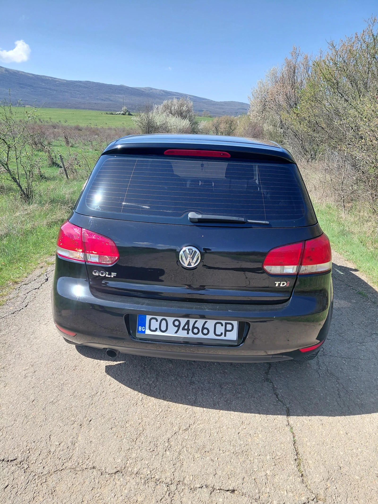 VW Golf 1.6 TDI, снимка 3 - Автомобили и джипове - 54225062